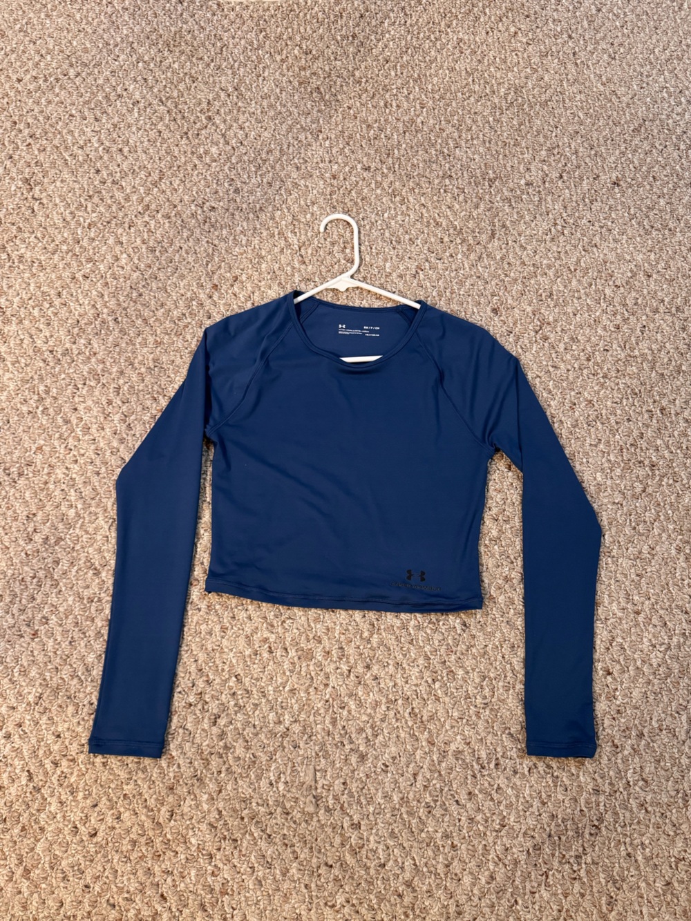 women’s under Armour cropped long sleeve shirt